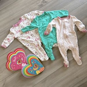 3 PJ’s + 2 bedtime books bundle 💛